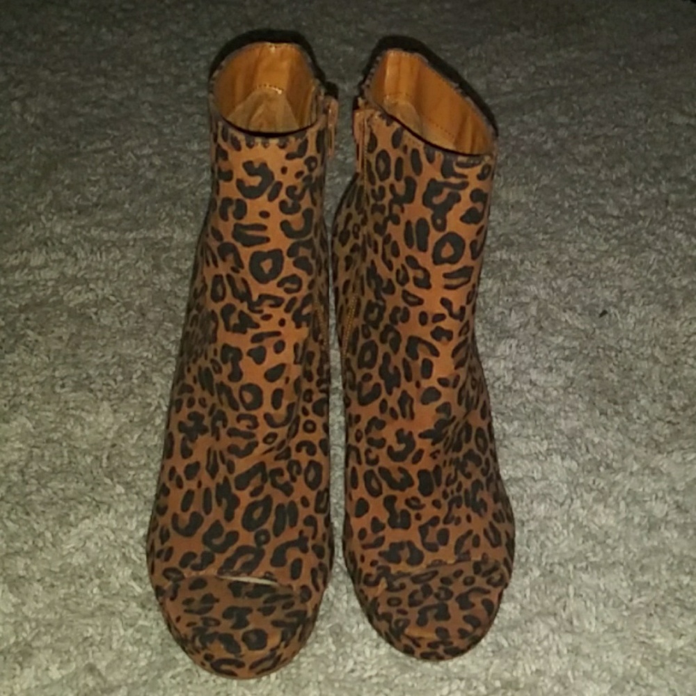 Chettah print peep toe boots! NWOT